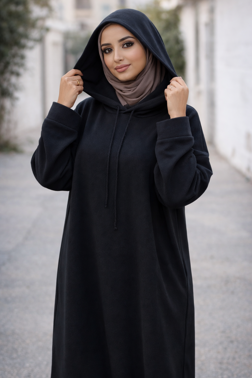 Elegante Abaya met Capuchon –  Zwart